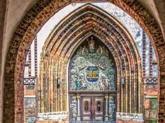 church-portal-4942049_Bild von Tom auf Pixabay